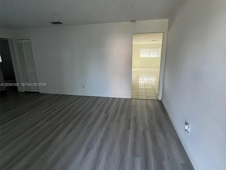 1402 SE 34th St — Photo 3