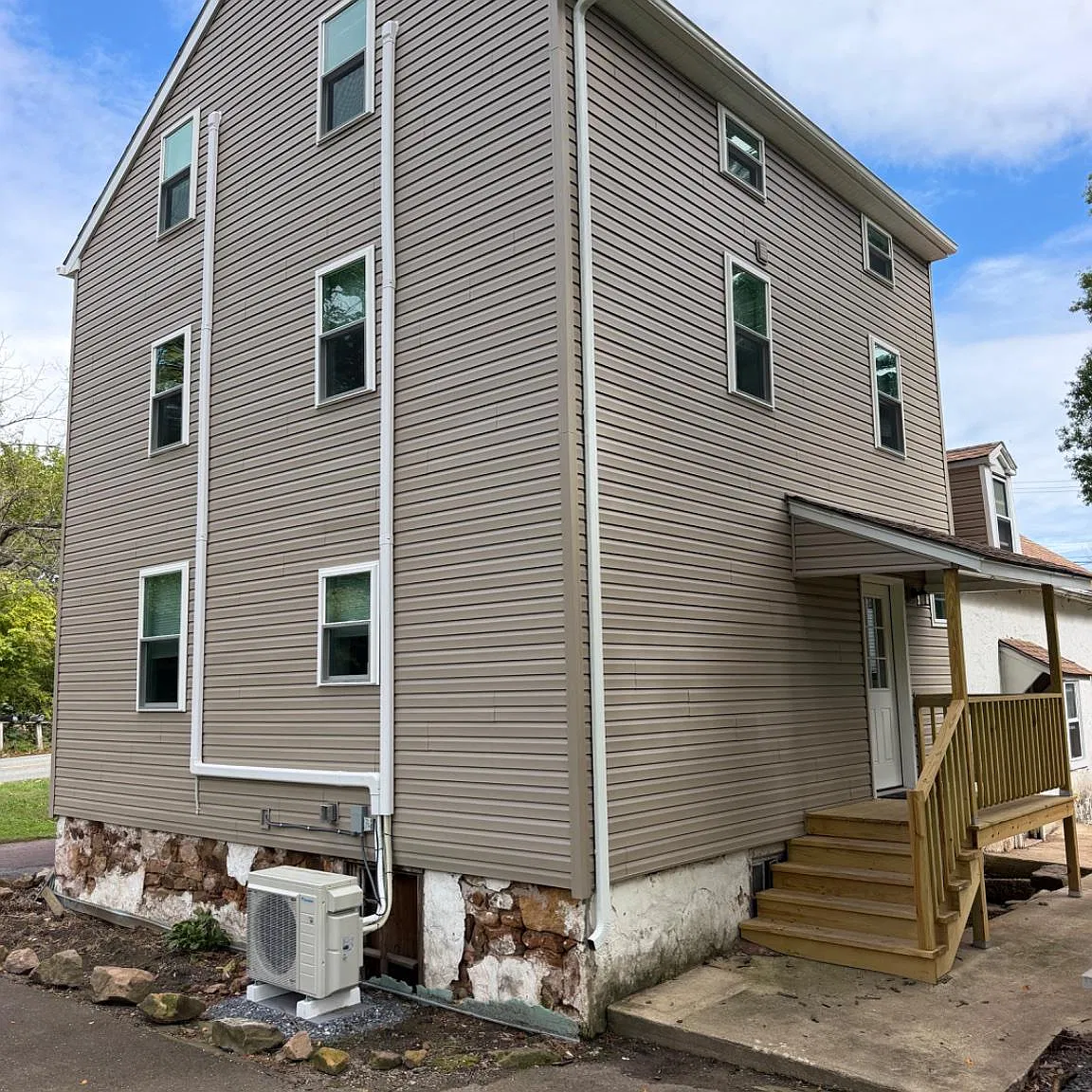 3 bed, 1.5 bath, 1300 sqft, $2,800 — Photo 4