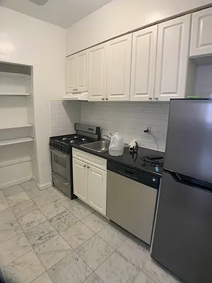 Rented by Salon Realty Corp | media 10