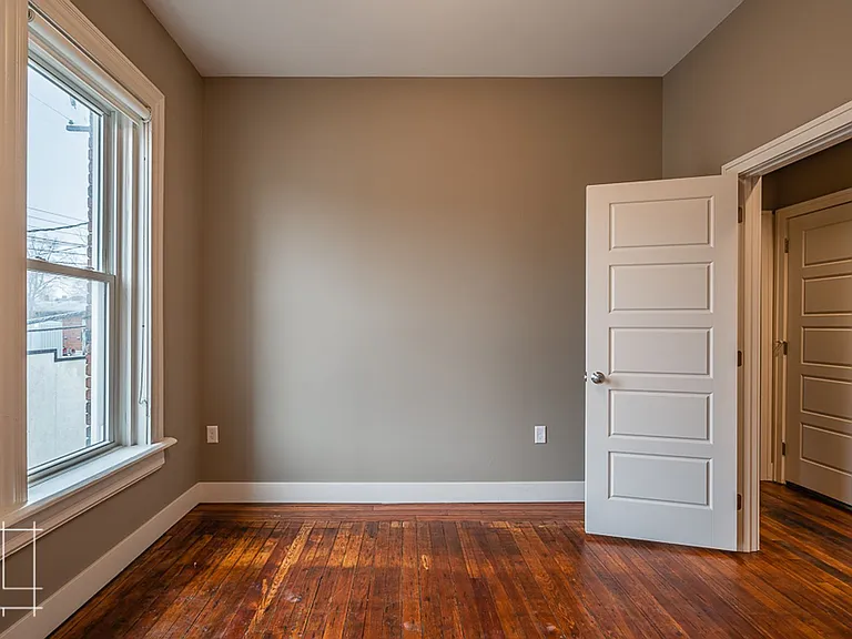 245 King Ave — Photo 19