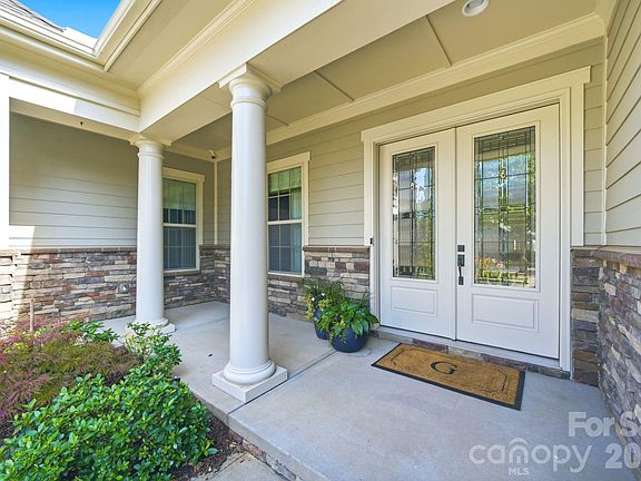 3rd image of 1224 Edbrooke Ln