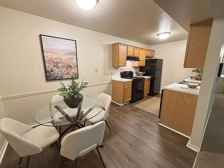 Aviator - Kitchen & Dining Area