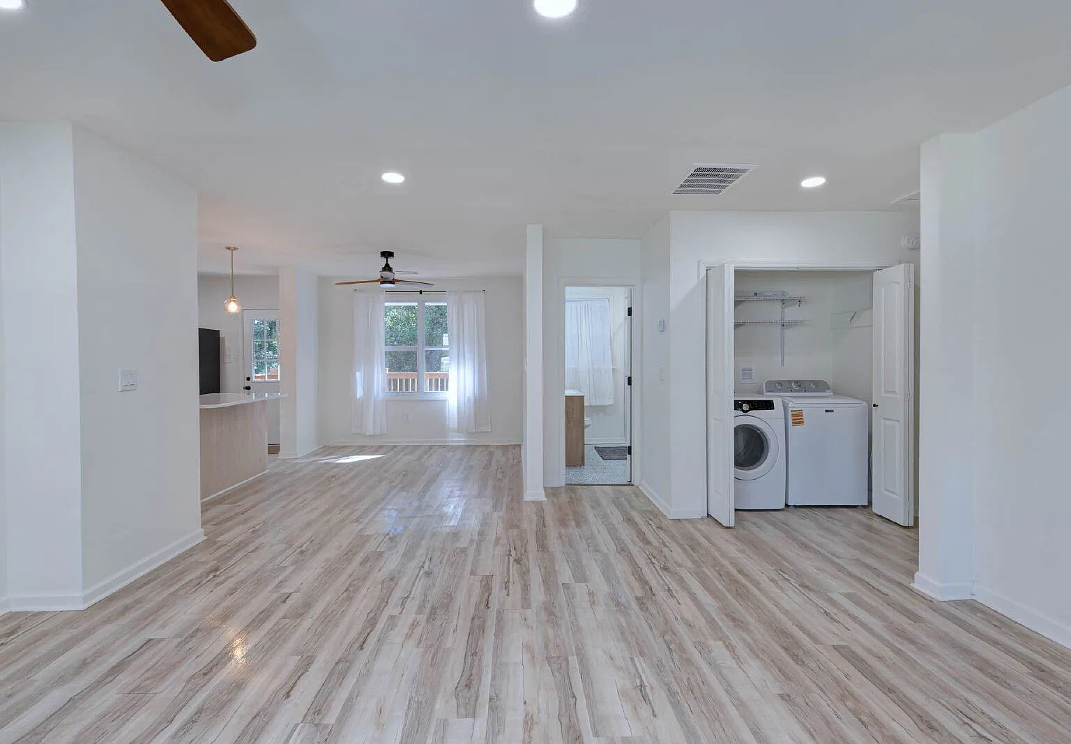 3 bed, 2.0 bath, 1340 sqft, $1,800 — Photo 3