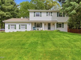 13 Sky Hollow Dr, Menands, NY 12204