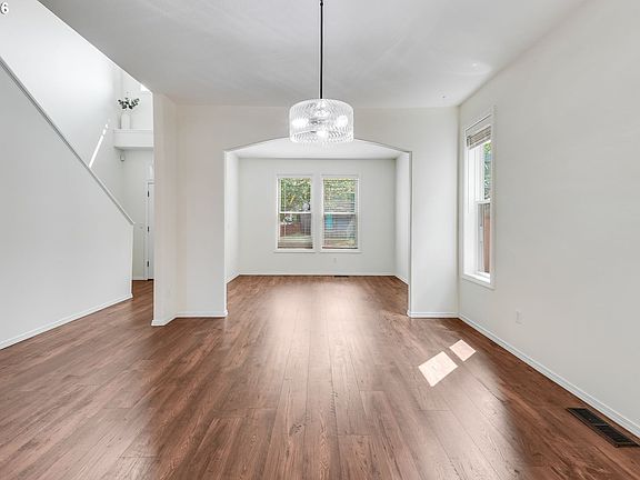 5th image of 3112 SE 193rd Ave