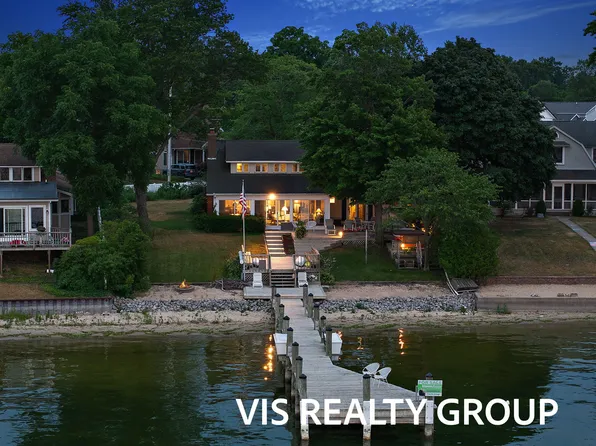 537 Buena Vista Dr, Spring Lake, MI 49456