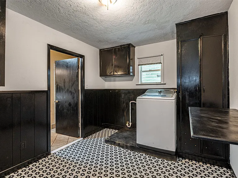 1219 Park Ln — Photo 10