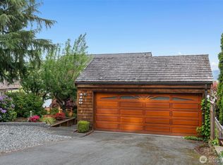 2180 Cove Dr, Oak Harbor, WA 98277