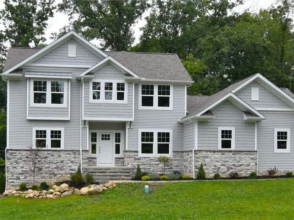 8148 Canyon Rdg, Chagrin Falls, OH 44023