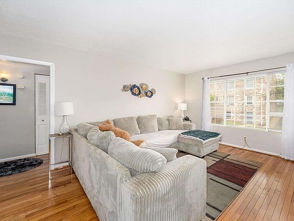 3rd image of 2517 Hydraulic Rd APT 73