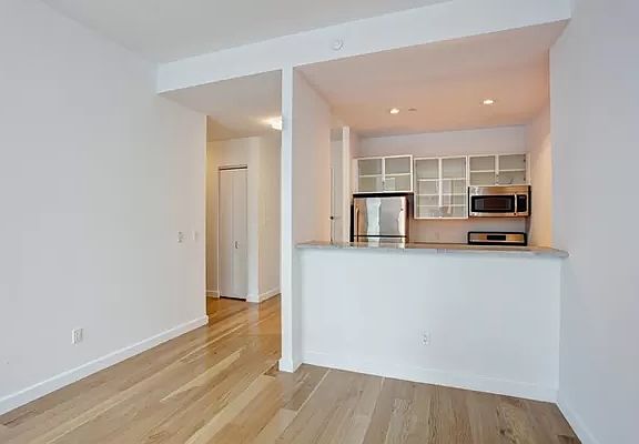3rd image of 37 Wall St APT 3P