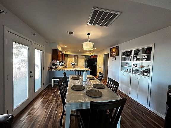 2nd image of 203 E Hastings Ave
