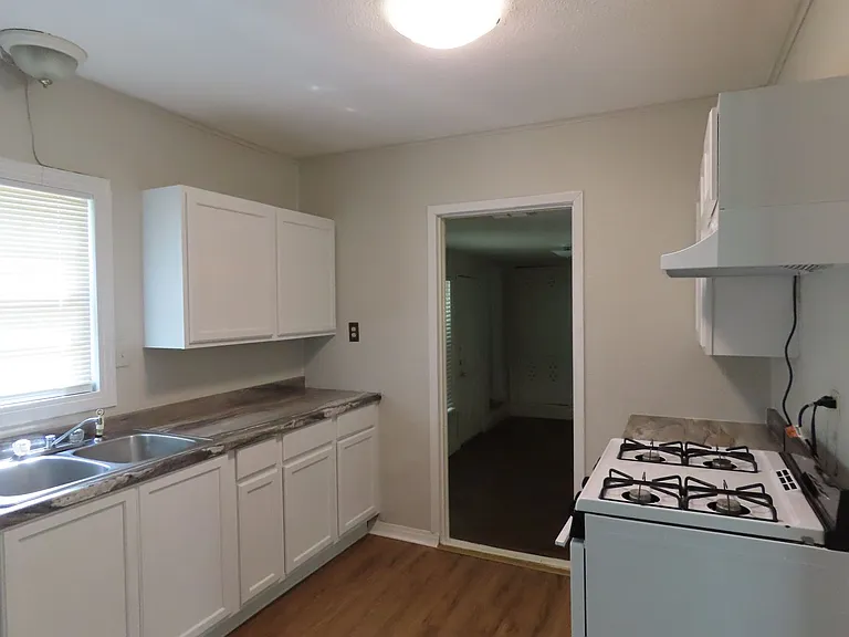 1306 S Glenwood Blvd — Photo 7