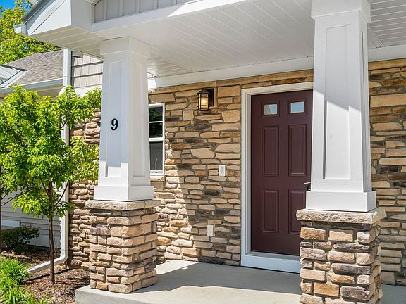4th image of 1548 Simsbury St #9