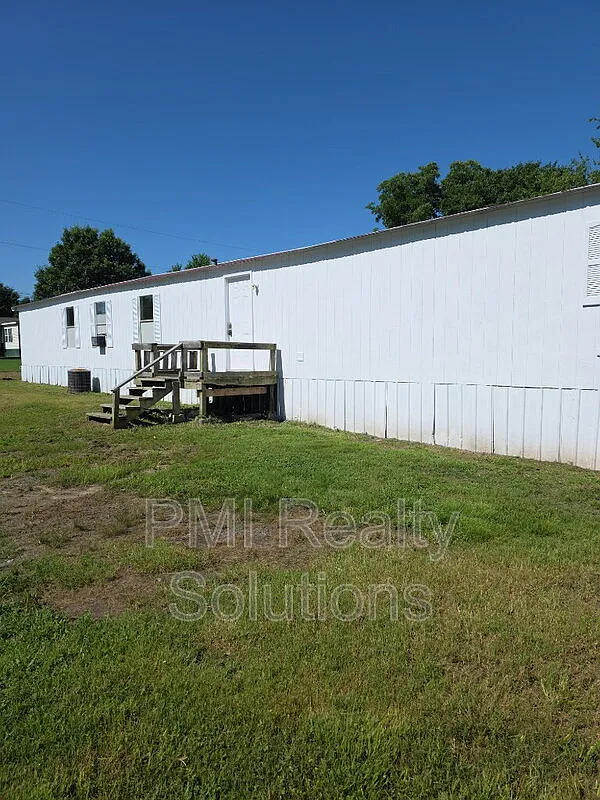 3 bed, 2.0 bath, 980 sqft, $950 — Photo 1