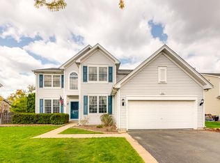 330 Tanager Ln, Lindenhurst, IL 60046