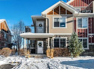 67 W Coach Mnr SW #1, Calgary, AB T3H1R7