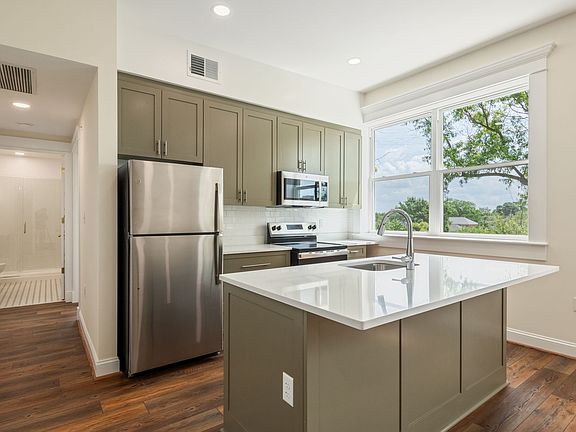 3rd image of 913 Greenway Ct #16