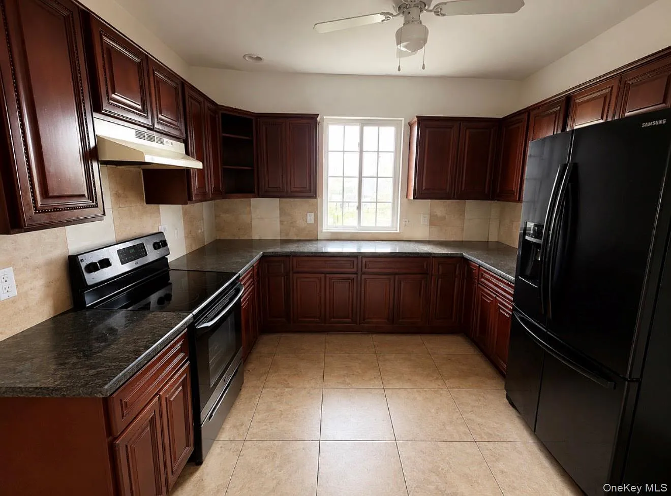 4 bed, 2.0 bath, 1500 sqft, $4,500 — Photo 2
