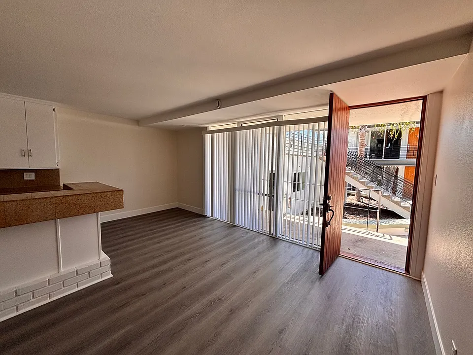 1750-1754 Redondo Ave