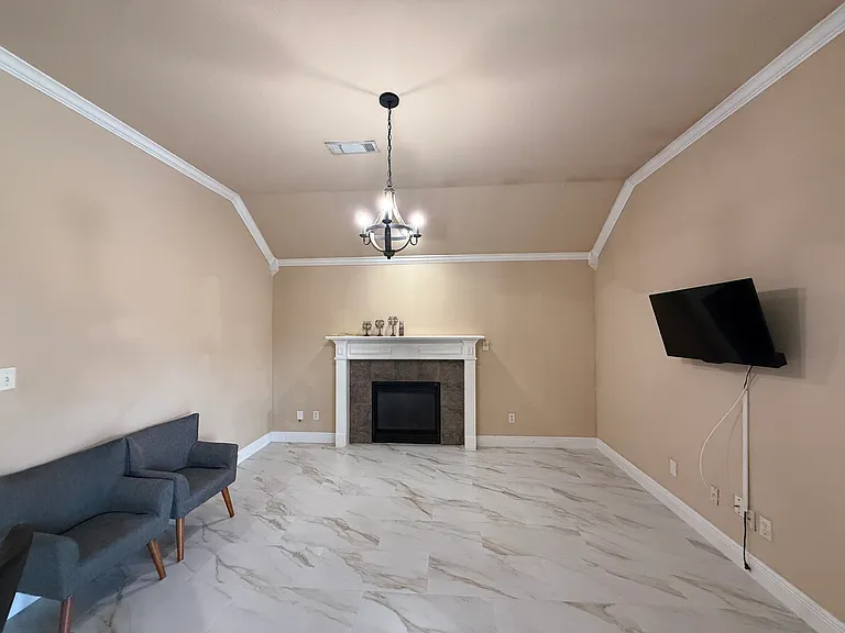 1107 Lyra Ln — Photo 9