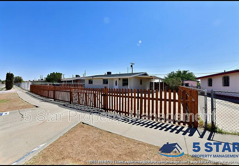 10324 Newport Dr — Photo 1