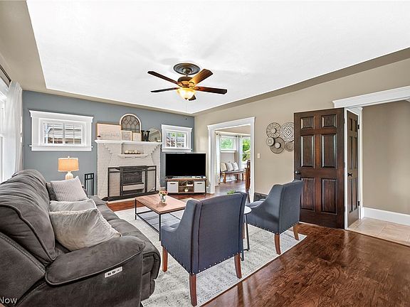 4th image of 230 Eastern Heights Blvd