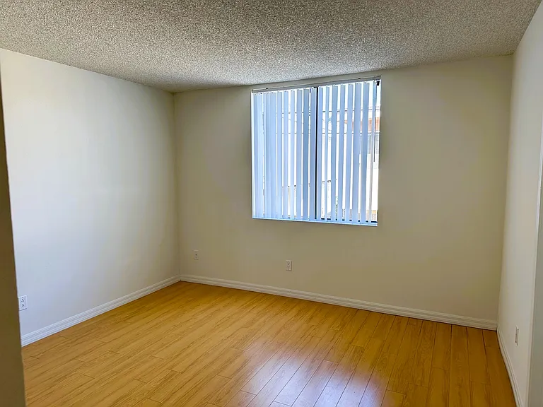 1536 S Saltair Ave #104 — Photo 12