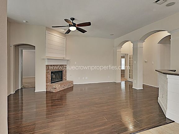 3rd image of 3609 Willow Springs Dr