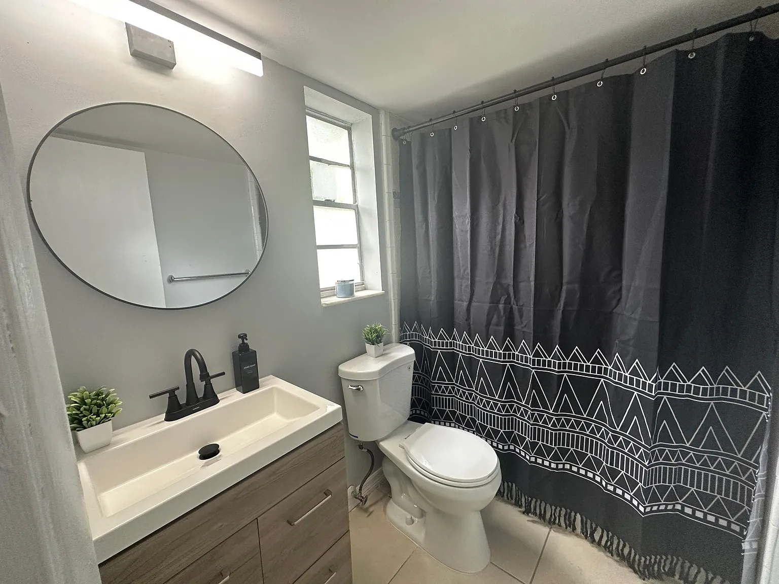 1 bed, 650 sqft, $1,650 — Photo 3