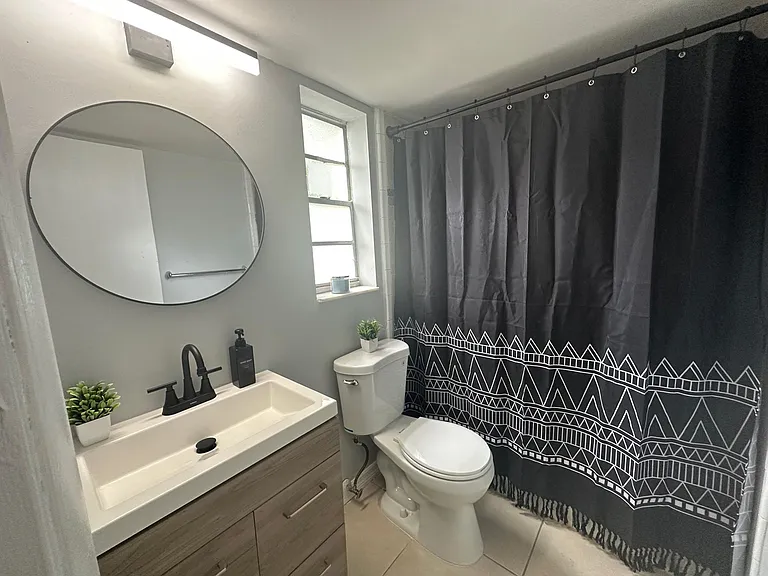 110 SE 7th St #2 — Photo 3