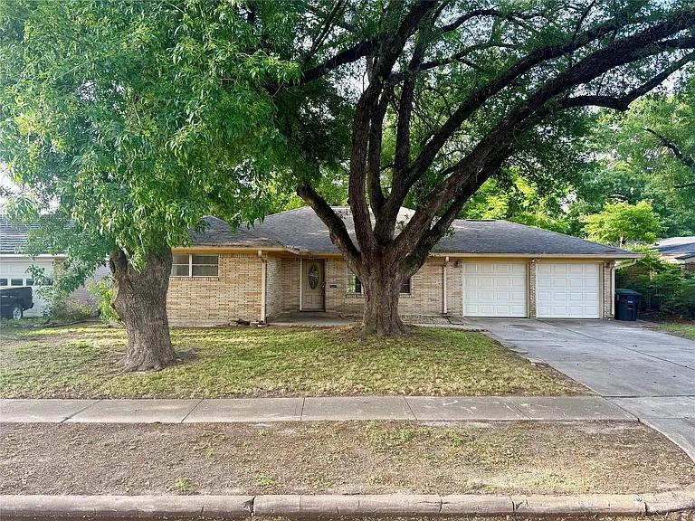 7868 Broadview Dr — Photo 1