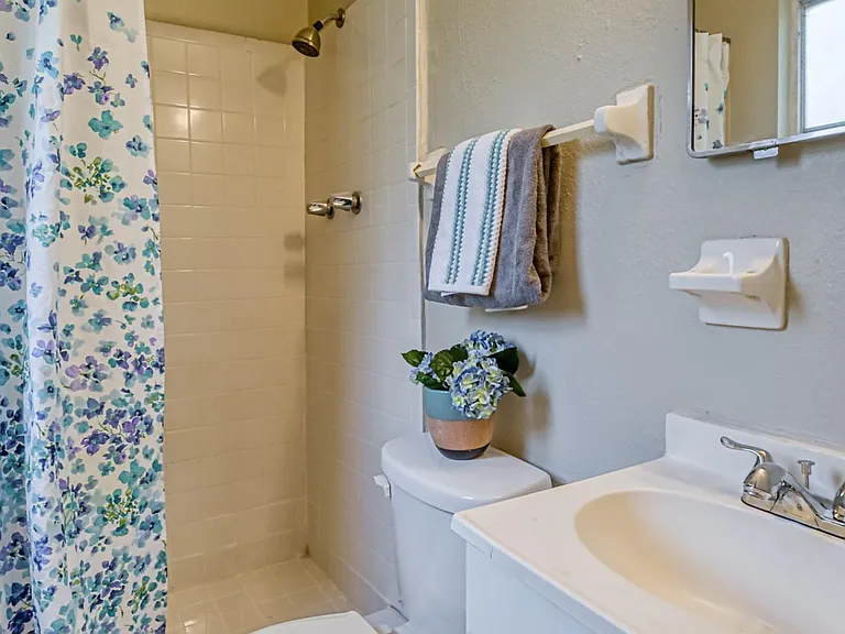 2220 Eudine Dr W — Photo 9