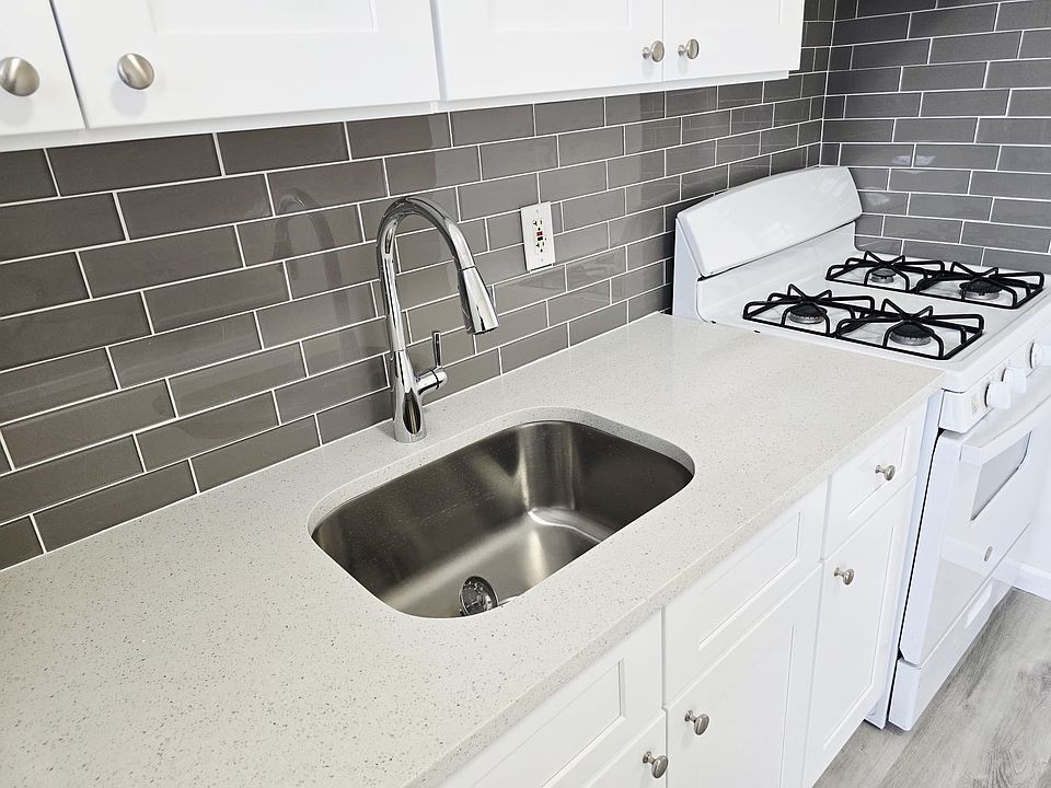 1st image of 4423 5th Ave #4L