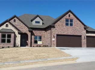 6304 S 46th Blvd, Rogers, AR 72758