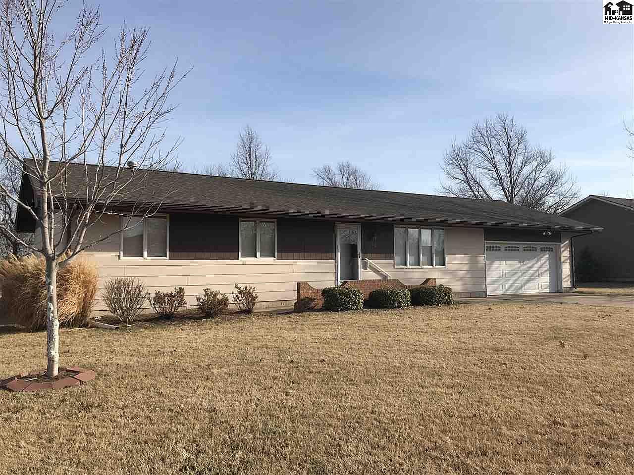 210 W Walnut St, Moundridge, KS 67107 Zillow