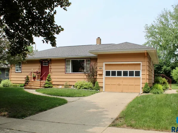 424 W Bishop St, Luverne, MN 56156