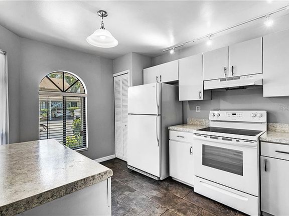 3rd image of 124 Crown Point Cir Unit 124