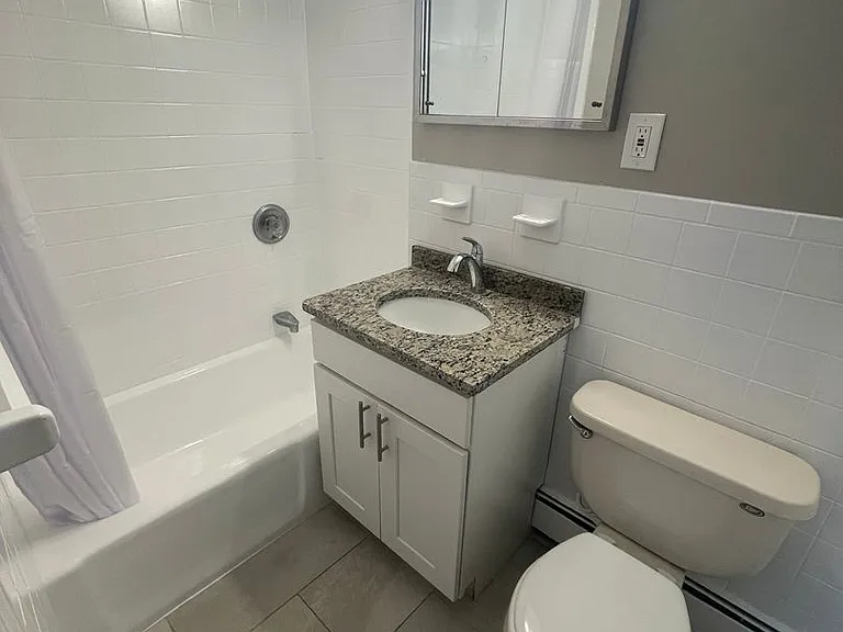 250 Grove St #5 — Photo 4