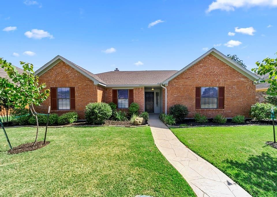 1st image of 2122 Orchard Trl