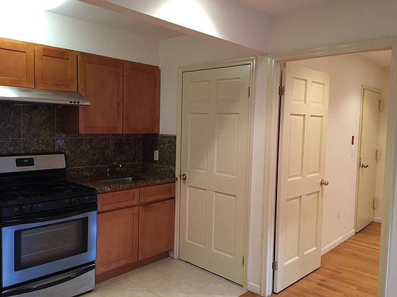 2nd image of 14105 Cherry Ave