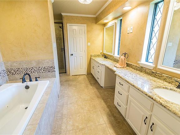 5th image of 1606 Boardwalk Ct
