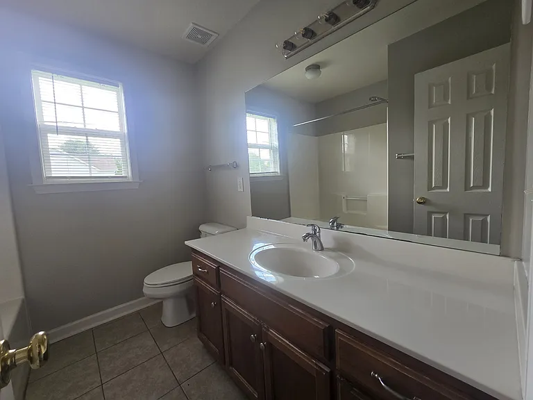 2229 Dewey Dr — Photo 9