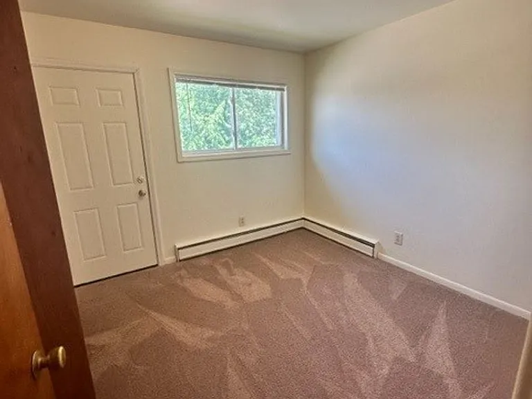 1302 Crowley Ave — Photo 9