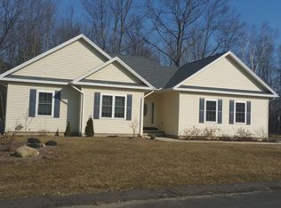 61 Chestnut Ave, Leeds, MA 01053