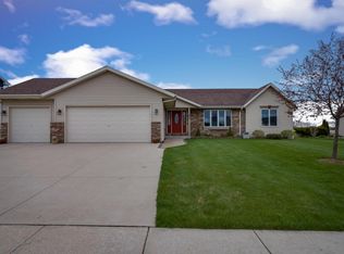 261 La Roche Ln, Belgium, WI 53004