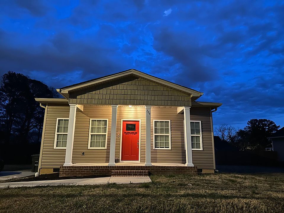 1st image of 704 Woodmore Ln