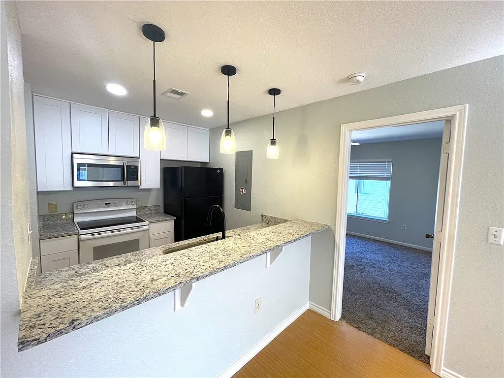 4 bed, 1236 sqft, $1,800 — Photo 4