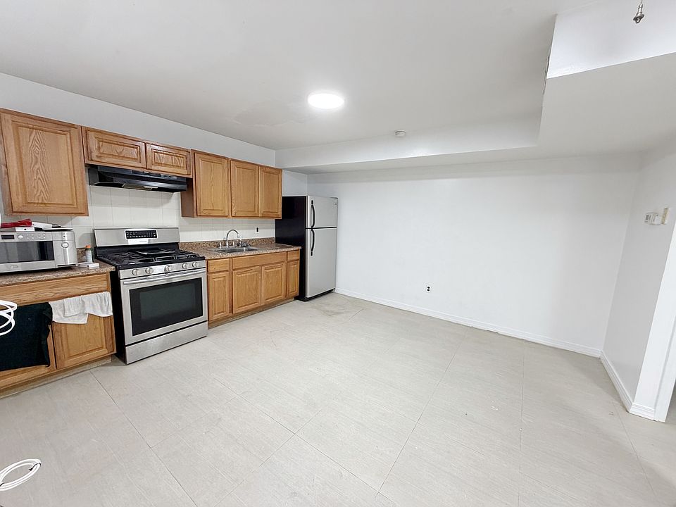 2nd image of 34 Andrews St Floor Basement