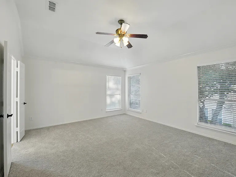 916 Sugarberry Ln — Photo 18